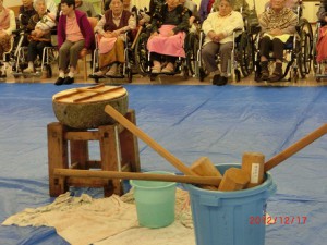 ハートランド三恵お餅つきの様子